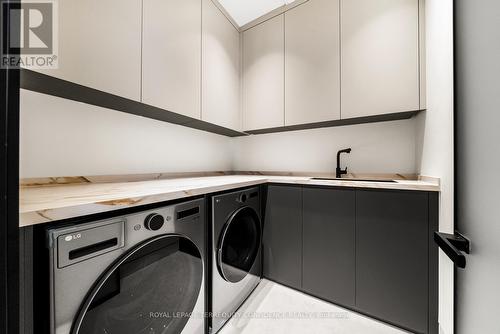 281 Kerrybrook Drive, Richmond Hill, ON - Indoor Photo Showing Laundry Room