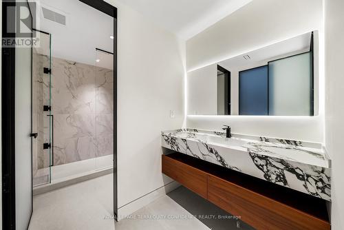 281 Kerrybrook Drive, Richmond Hill, ON - Indoor Photo Showing Bathroom