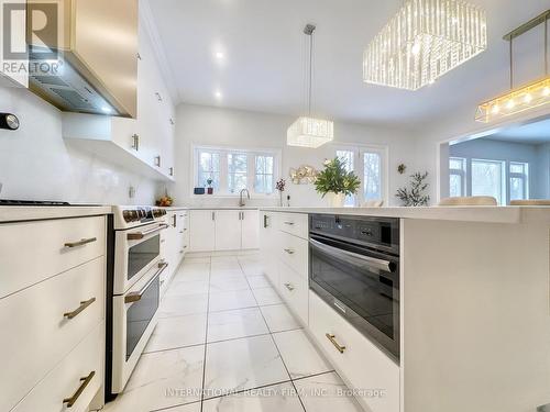 150 Cannes Avenue, Vaughan, ON - Indoor Photo Showing Kitchen With Upgraded Kitchen