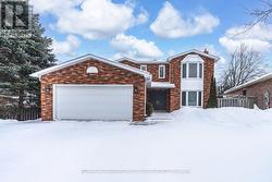 LOWER - 16 AUTUMN LANE  Barrie, ON L4N 6G8