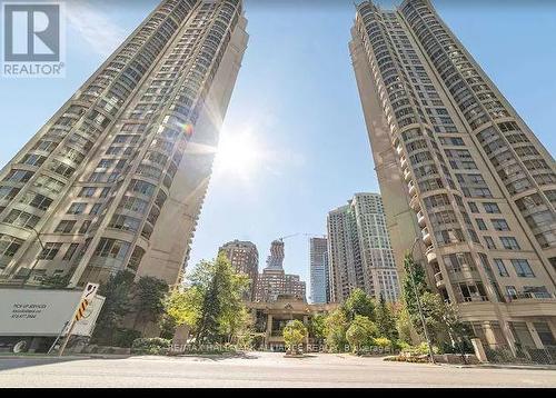 3002 - 3880 DUKE OF YORK BLVD BOULEVARD  Mississauga, ON L5B 4M7