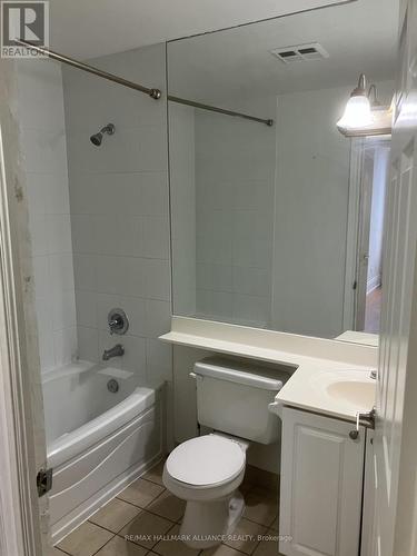 3002 - 3880 Duke Of York Blvd Boulevard, Mississauga, ON - Indoor Photo Showing Bathroom