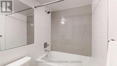 517 - 10 Gibbs Road, Toronto, ON - Indoor Photo Showing Bathroom