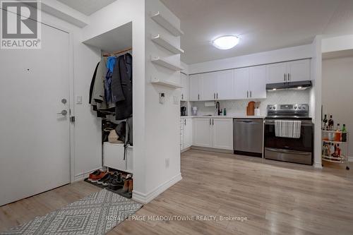 927 - 3888 Duke Of York Boulevard, Mississauga, ON - Indoor Photo Showing Kitchen