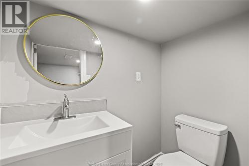 811 Langlois Avenue, Windsor, ON - Indoor Photo Showing Bathroom
