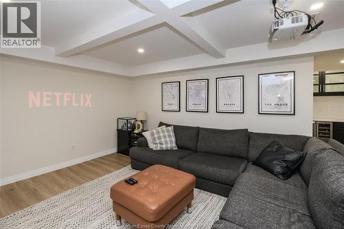 1013 Treverton, Windsor, ON - Indoor Photo Showing Living Room