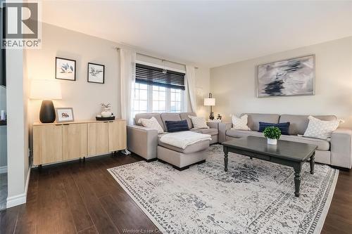 1013 Treverton, Windsor, ON - Indoor Photo Showing Living Room