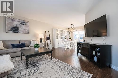 1013 Treverton, Windsor, ON - Indoor Photo Showing Living Room