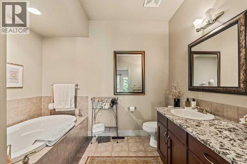 2421 Erlton Street Sw, Calgary, AB - Indoor Photo Showing Bathroom