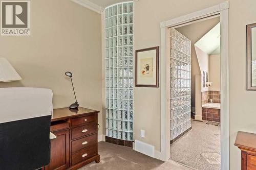 2421 Erlton Street Sw, Calgary, AB - Indoor Photo Showing Other Room