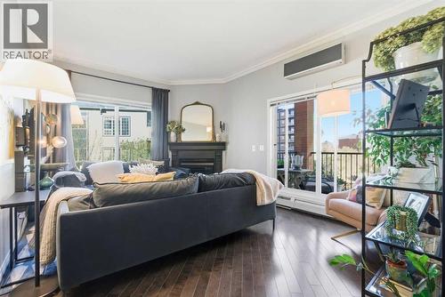404, 881 15 Avenue Sw, Calgary, AB - Indoor Photo Showing Living Room