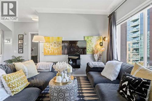 404, 881 15 Avenue Sw, Calgary, AB - Indoor Photo Showing Living Room