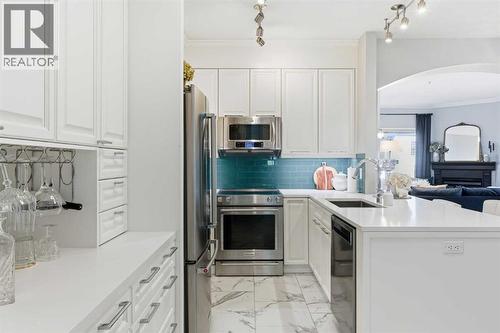 404, 881 15 Avenue Sw, Calgary, AB - Indoor Photo Showing Kitchen With Stainless Steel Kitchen With Upgraded Kitchen