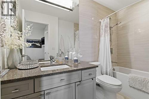 404, 881 15 Avenue Sw, Calgary, AB - Indoor Photo Showing Bathroom