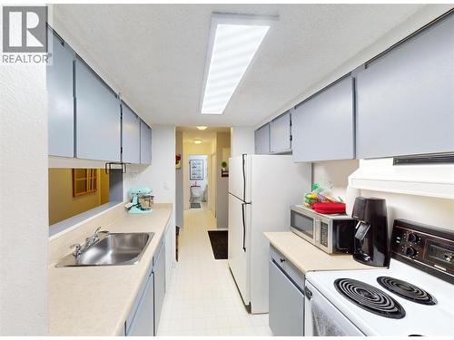 105A 1802 Alpine Drive, Elkford, BC - Indoor Photo Showing Kitchen