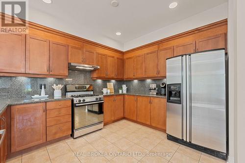 58 Calera Crescent, Vaughan, ON - Indoor Photo Showing Kitchen