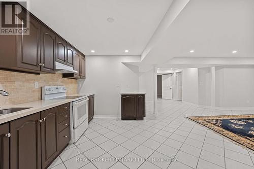 58 Calera Crescent, Vaughan, ON - Indoor Photo Showing Kitchen