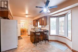 kitchen eating area/breakfast bar adjoins diningrm - 