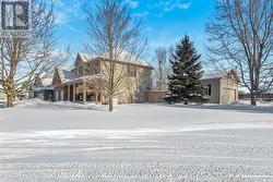 Side view of property on cul-de-sac - 