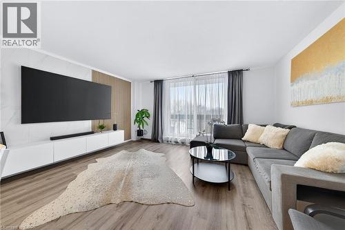 350 Quigley Road Unit# 324, Hamilton, ON - Indoor Photo Showing Living Room