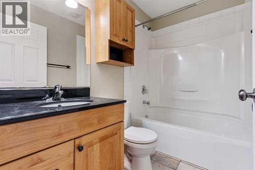 5105 21 Street Close, Lloydminster, AB - Indoor Photo Showing Bathroom