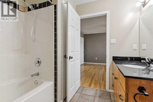 5105 21 Street Close, Lloydminster, AB - Indoor Photo Showing Bathroom