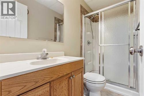5105 21 Street Close, Lloydminster, AB - Indoor Photo Showing Bathroom