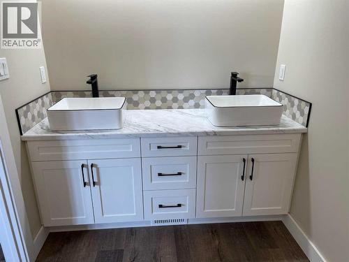 1119 14 Street, Wainwright, AB - Indoor Photo Showing Bathroom