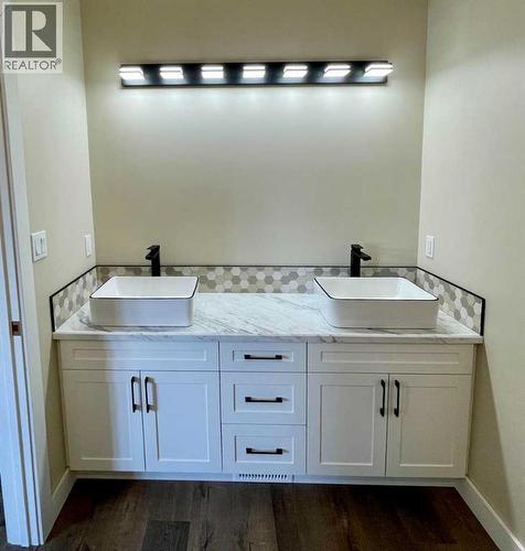 1119 14 Street, Wainwright, AB - Indoor Photo Showing Bathroom