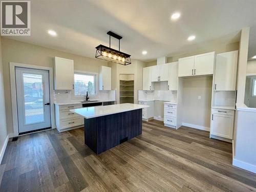 1119 14 Street, Wainwright, AB - Indoor Photo Showing Kitchen