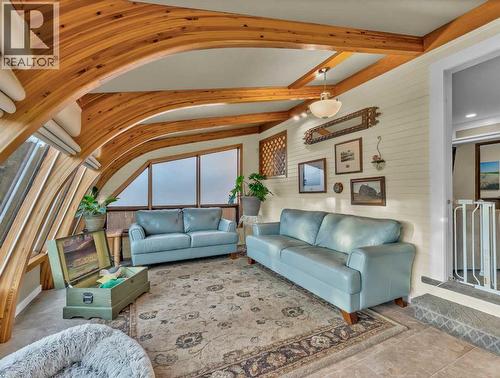 35 Horner Court Ne, Medicine Hat, AB - Indoor Photo Showing Living Room