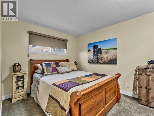 35 Horner Court Ne, Medicine Hat, AB - Indoor Photo Showing Bedroom