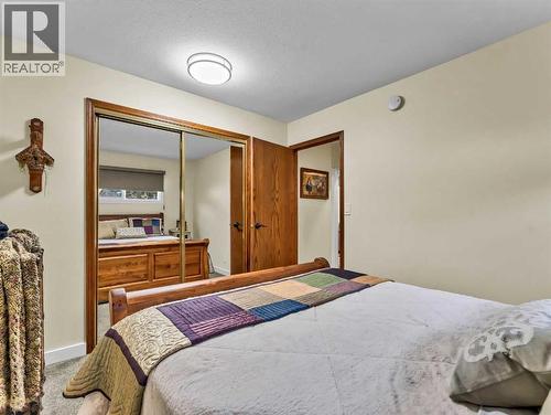 35 Horner Court Ne, Medicine Hat, AB - Indoor Photo Showing Bedroom
