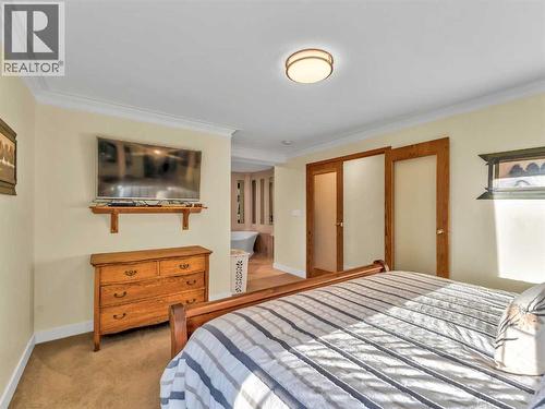35 Horner Court Ne, Medicine Hat, AB - Indoor Photo Showing Bedroom