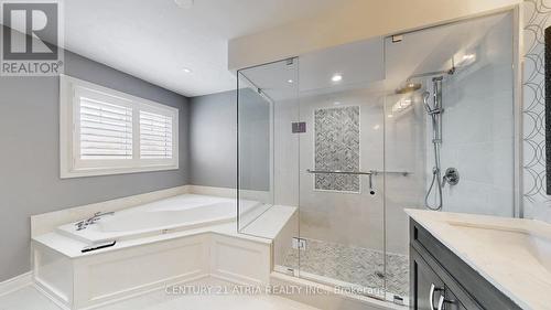 881 Knotty Pine Grove, Mississauga, ON - Indoor Photo Showing Bathroom