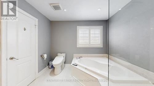 881 Knotty Pine Grove, Mississauga, ON - Indoor Photo Showing Bathroom