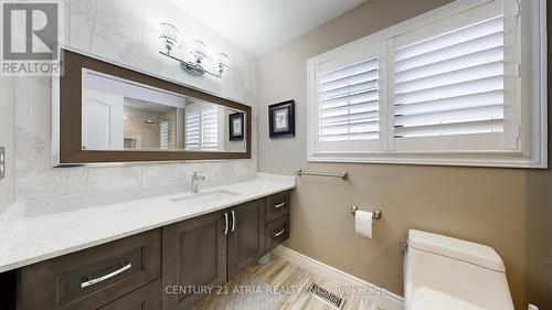 881 Knotty Pine Grove, Mississauga, ON - Indoor Photo Showing Bathroom