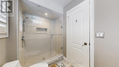 881 Knotty Pine Grove, Mississauga, ON - Indoor Photo Showing Bathroom