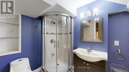 881 Knotty Pine Grove, Mississauga, ON - Indoor Photo Showing Bathroom