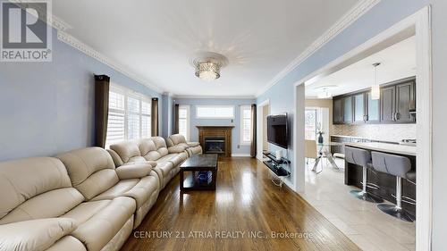 881 Knotty Pine Grove, Mississauga, ON - Indoor Photo Showing Living Room