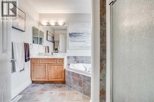 176 Maple Leaf Lane, Fort Mcmurray, AB - Indoor Photo Showing Bathroom