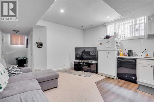 176 Maple Leaf Lane, Fort Mcmurray, AB - Indoor Photo Showing Living Room