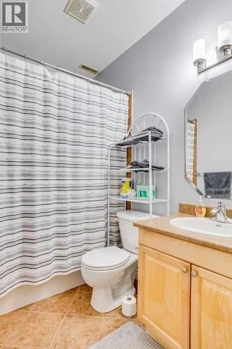 176 Maple Leaf Lane, Fort Mcmurray, AB - Indoor Photo Showing Bathroom