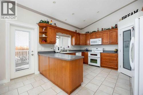 Oak Kitchen - 237 Trillium Road, Fort Mcmurray, AB - Indoor Photo Showing Kitchen