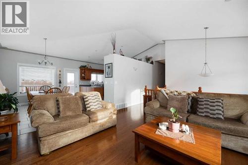 237 Trillium Road, Fort Mcmurray, AB - Indoor Photo Showing Living Room