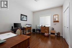 Spare room hardwood floor - 