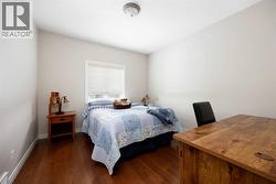 Spare room Hardwood floor - 