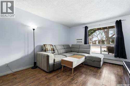 A 64 Nollet Avenue, Regina, SK - Indoor Photo Showing Living Room
