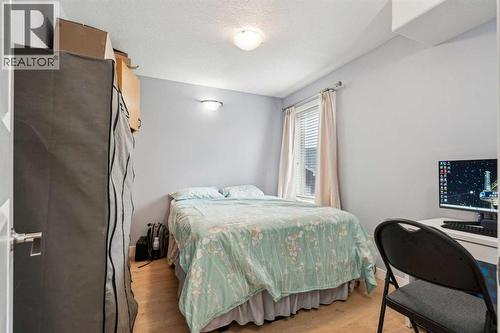 475 27 Avenue Nw, Calgary, AB - Indoor Photo Showing Bedroom