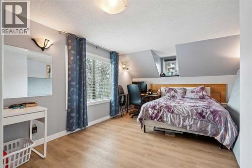 475 27 Avenue Nw, Calgary, AB - Indoor Photo Showing Bedroom